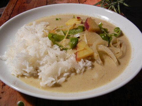 秋のグリーンカレー　ほっくりサツマイモで